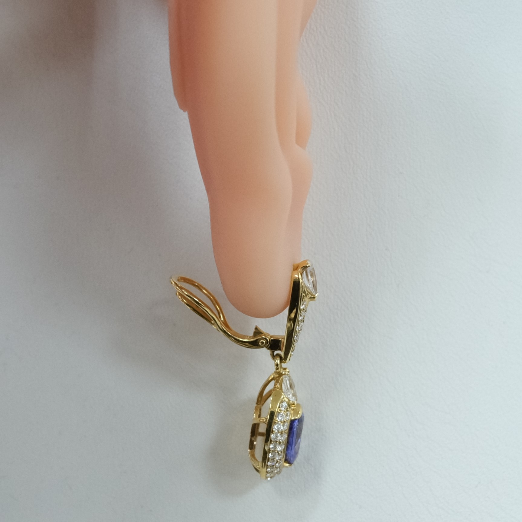 Серьги из желтого золота с танзанитами